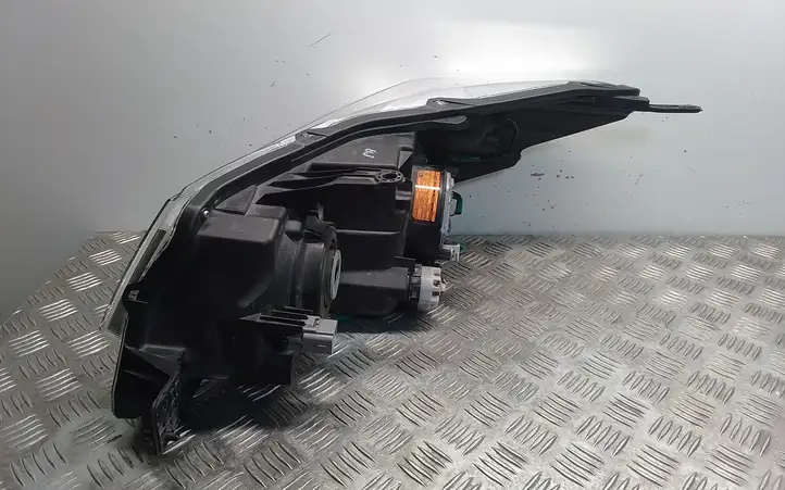 Subaru Forester SJ (2013 - 2018) Передняя фара — фото 4