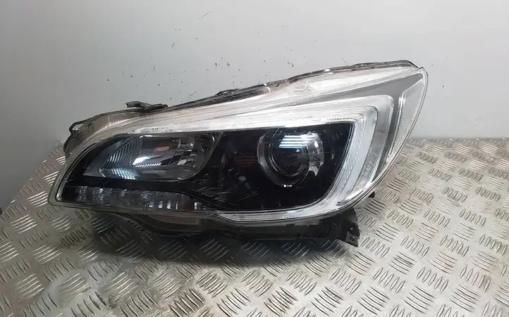 Subaru Legacy (2015 - 2017) Передняя фара — фото 1