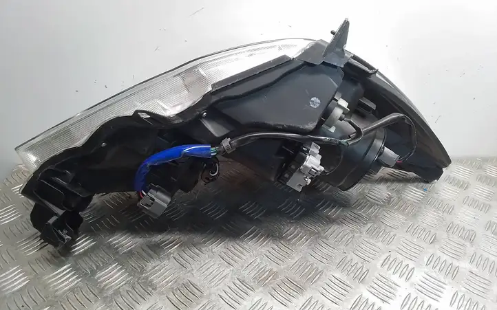 Subaru Legacy (2015 - 2017) Передняя фара — фото 6