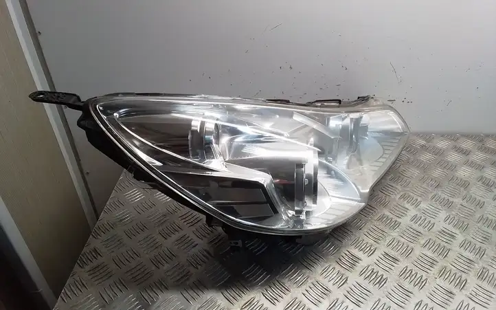 Subaru Legacy (2009 - 2013) Передняя фара — фото 2