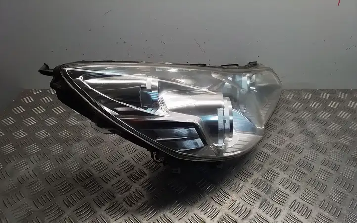 Subaru Legacy (2009 - 2013) Передняя фара — фото 2