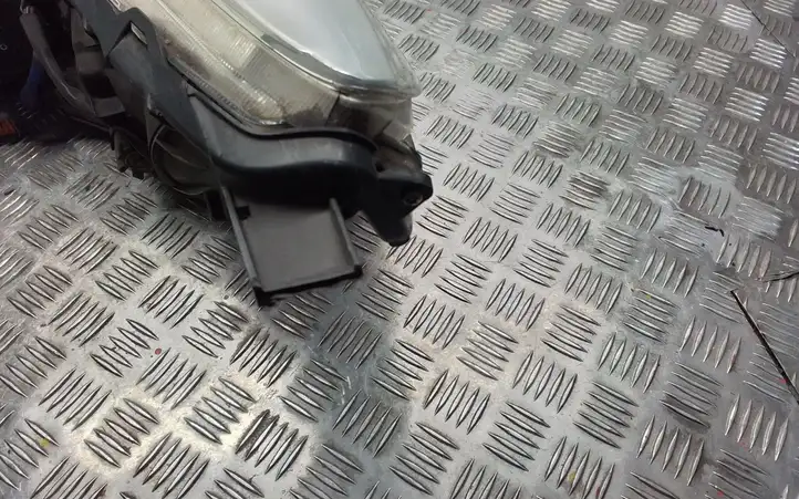 Subaru Legacy (2009 - 2013) Передняя фара — фото 4