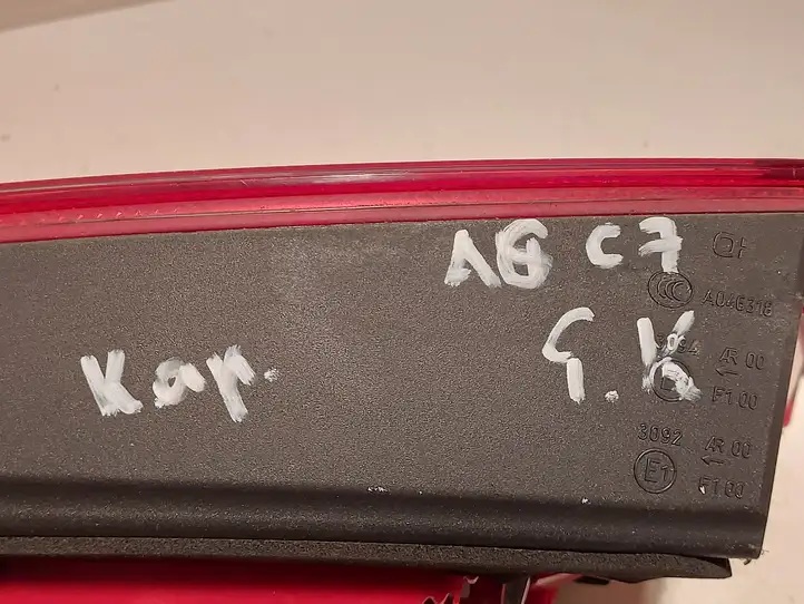 Audi A6 C7 (2011 - 2014) 4G9945093 Задний фонарь в крышке багажника — фото 7