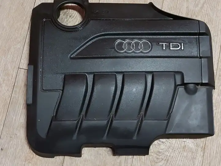 Audi A3/S3 8P (2004 - 2008) 03L103925D Крышка двигателя декоративная — фото 1