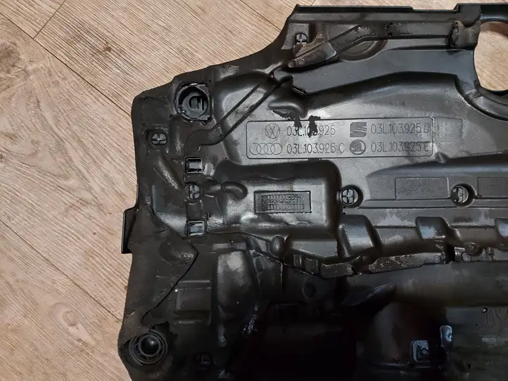 Audi A3/S3 8P (2004 - 2008) 03L103925D Крышка двигателя декоративная — фото 4
