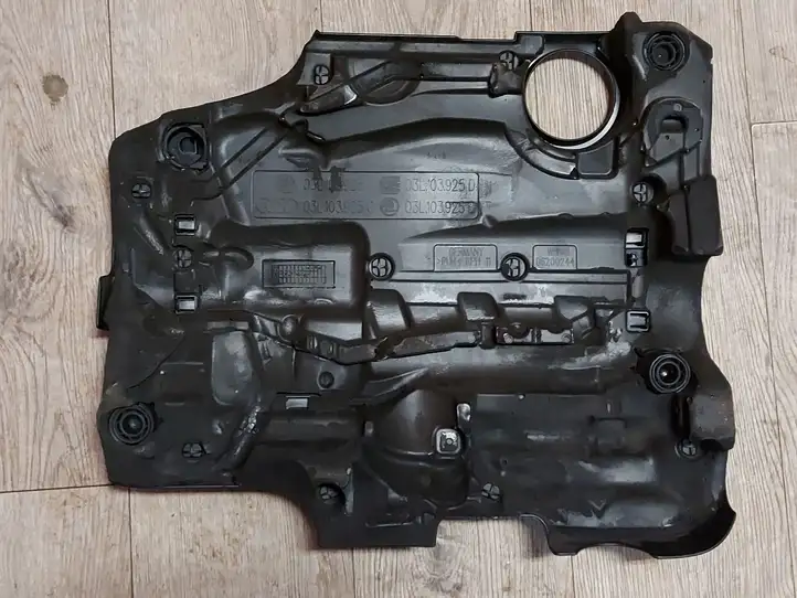 Audi A3/S3 8P (2004 - 2008) 03L103925D Крышка двигателя декоративная — фото 8