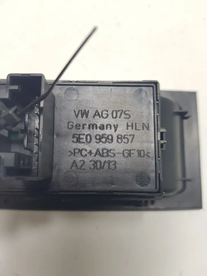 Skoda Octavia Mk3 (5E) (2013 - 2019) 5E0959857 Блок кнопок стеклоподъемников — фото 3