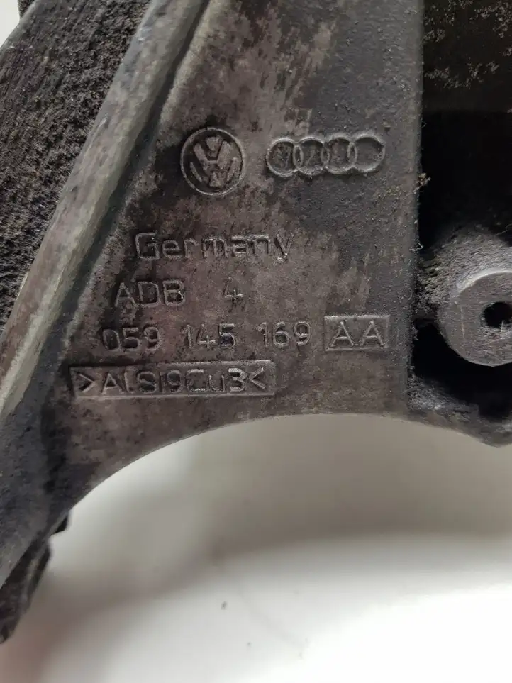 Audi Q7 4L (2005 - 2009) 059145169AA Кронштейн насоса ГУР — фото 4