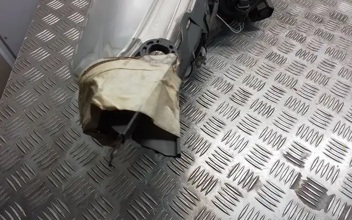 Subaru Legacy (2009 - 2013) Передняя фара — фото 4