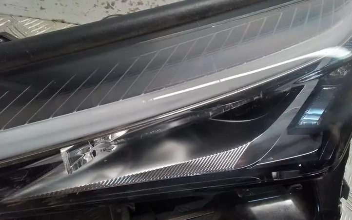 Lexus UX (2020 - ) Передняя фара — фото 2