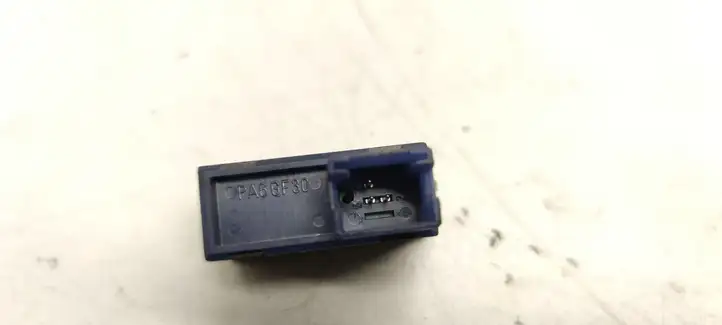 BMW 3 E46 (1998 - 2005) 61318365579 Кнопка закрытия крышки багажника — фото 3