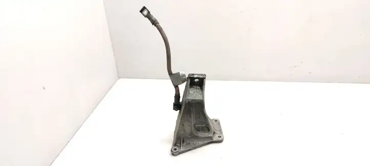 BMW 3 E46 (1998 - 2005) 22116754185 Кронштейн двигателя — фото 1