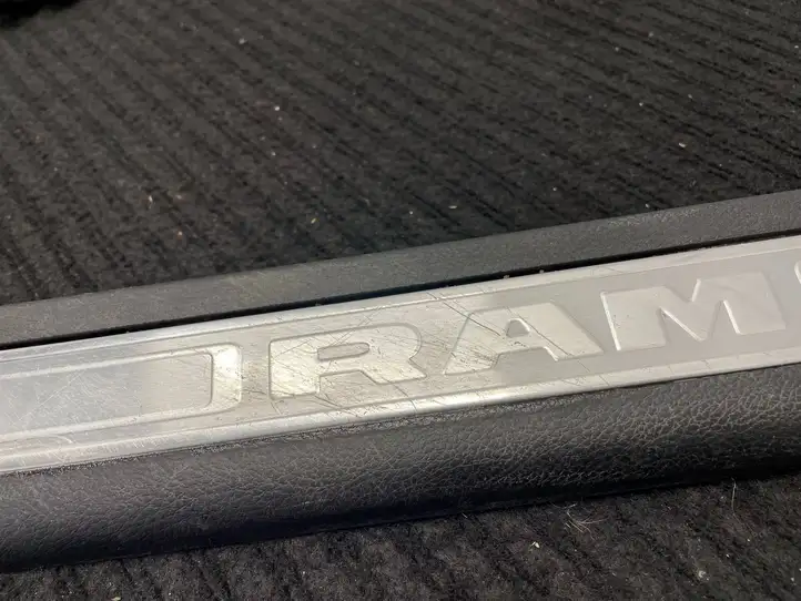 Dodge Ram (2018 - ) 6ER29TRMAD Внутренняя отделка переднего порога — фото 10