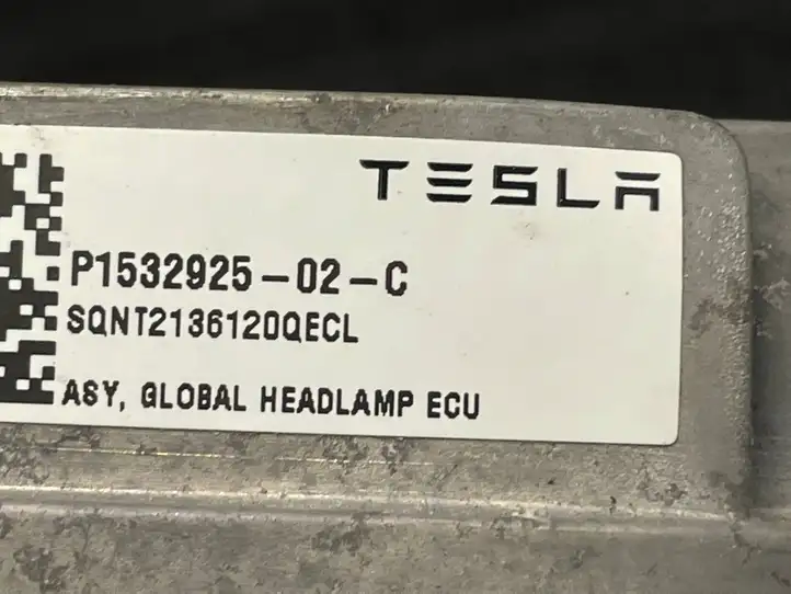 Tesla Model Y (2019 - 2024) P1532925-02-C Блок управления светом — фото 4