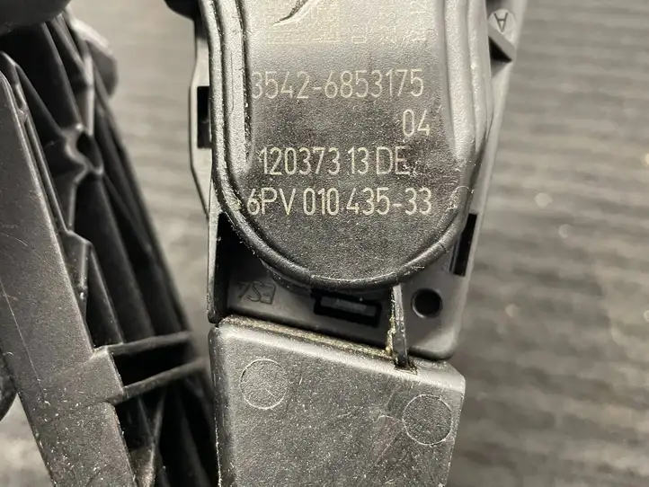 BMW X5 F15 (2013 - 2017) 6853175 Педаль акселератора — фото 3