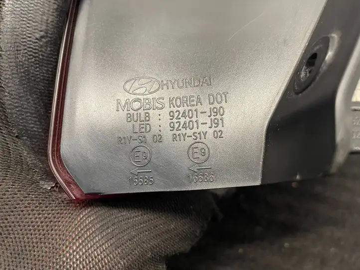 Hyundai Kona I (2017 - 2022) 92401-J90 Задний фонарь в кузове — фото 11