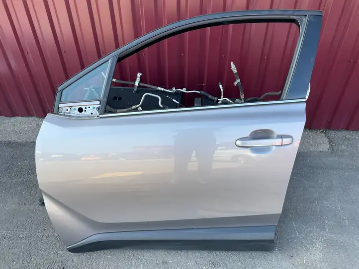 Toyota C-HR I (2016 - 2022) Дверь — фото 1