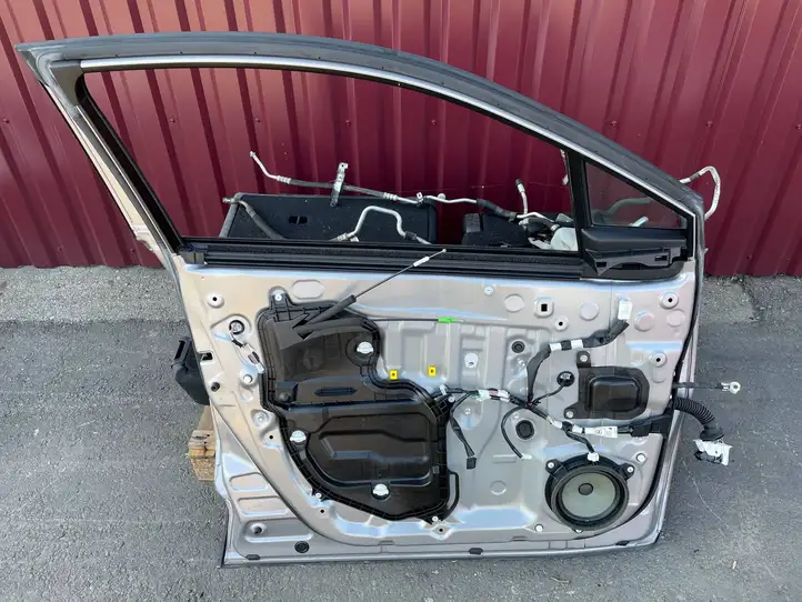 Toyota C-HR I (2016 - 2022) Дверь — фото 3