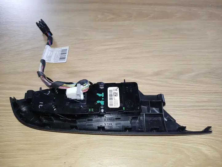 BMW X3 F25 (2010 - 2017) 9208111 Кнопка стеклоподъемников — фото 6