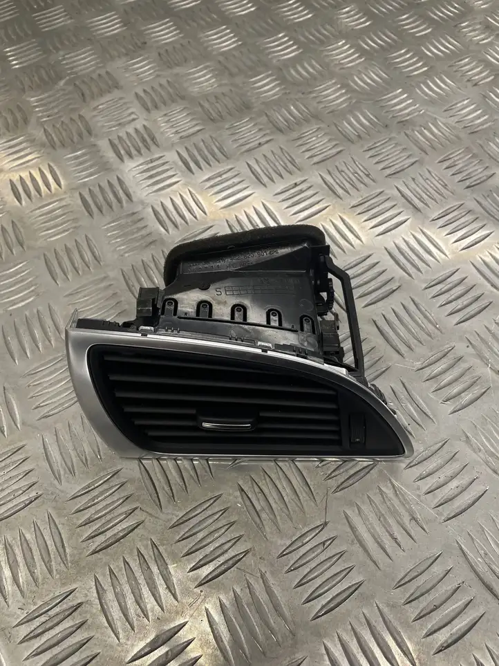 Audi A6 C7 (2011 - 2014) 4G2820901 Боковой воздушный дефлектор — фото 1