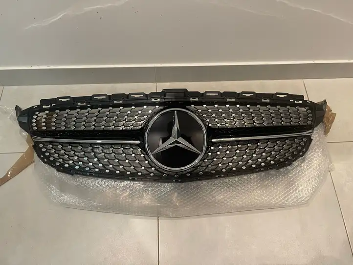 Mercedes-Benz C AMG W205 (2014 - ) A2058800507 Верхняя решетка радиатора — фото 1