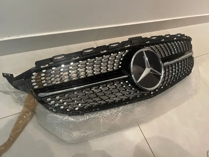 Mercedes-Benz C AMG W205 (2014 - ) A2058800507 Верхняя решетка радиатора — фото 3