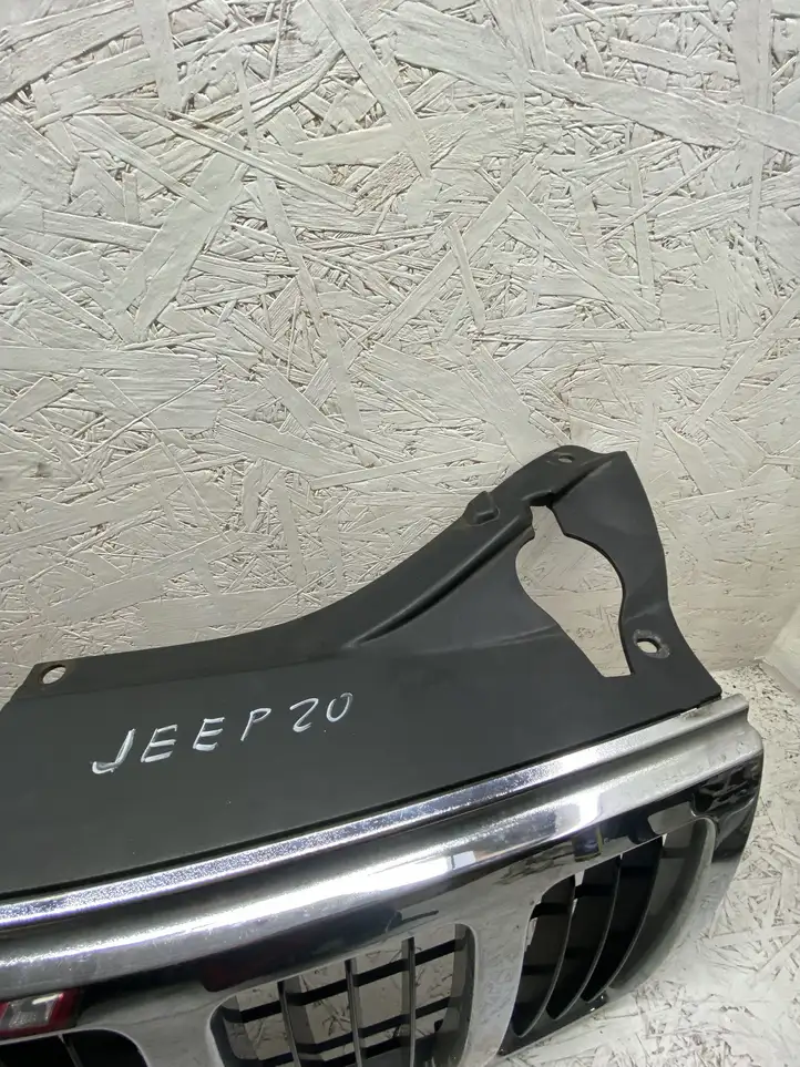 Jeep Grand Cherokee (WK) (2004 - 2010) 82209206 Передняя решетка — фото 5