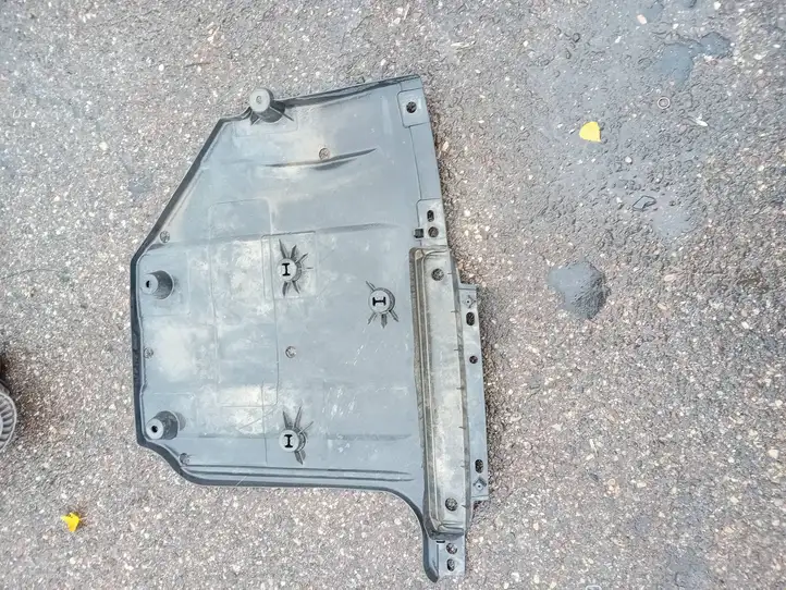 Renault Clio V (2019 - ) 748A07505R Защита днища задней части — фото 2