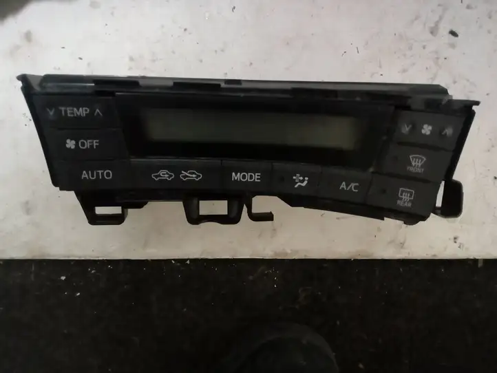 Toyota Prius (XW30) (2009 - 2015) 5590047020 Отделка блока климат-контроля — фото 1