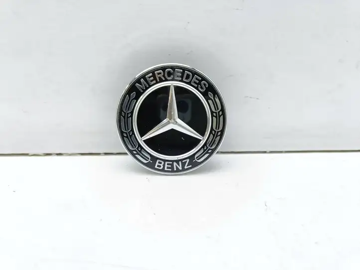 Mercedes-Benz C W204 (2007 - 2014) A0008171701 Эмблема автомобиля — фото 1