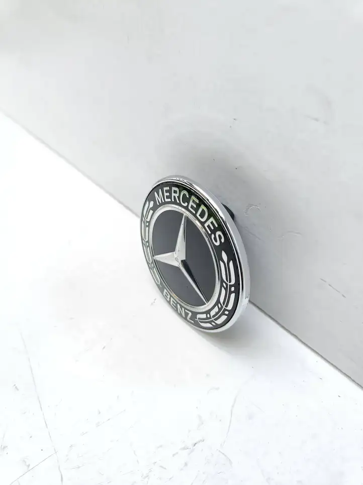 Mercedes-Benz C W204 (2007 - 2014) A0008171701 Эмблема автомобиля — фото 2