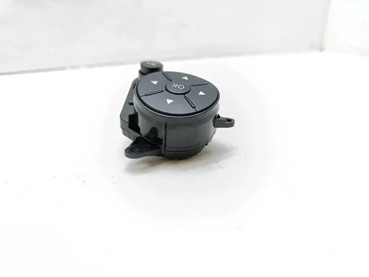Mercedes-Benz C W204 (2007 - 2014) A2048210151 Кнопки на рулевом колесе — фото 5