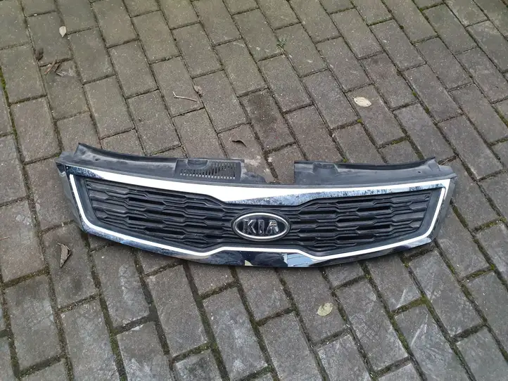 Kia Ceed (2010 - 2012) 863511H500 Верхняя решетка радиатора — фото 1