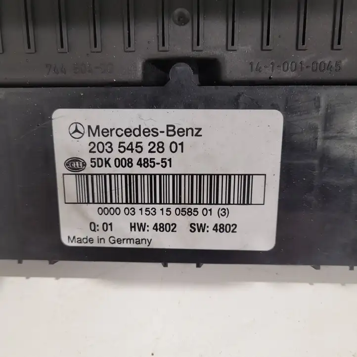 Mercedes-Benz C W203 (2000 - 2007) 2035452801 Блок предохранителей — фото 5