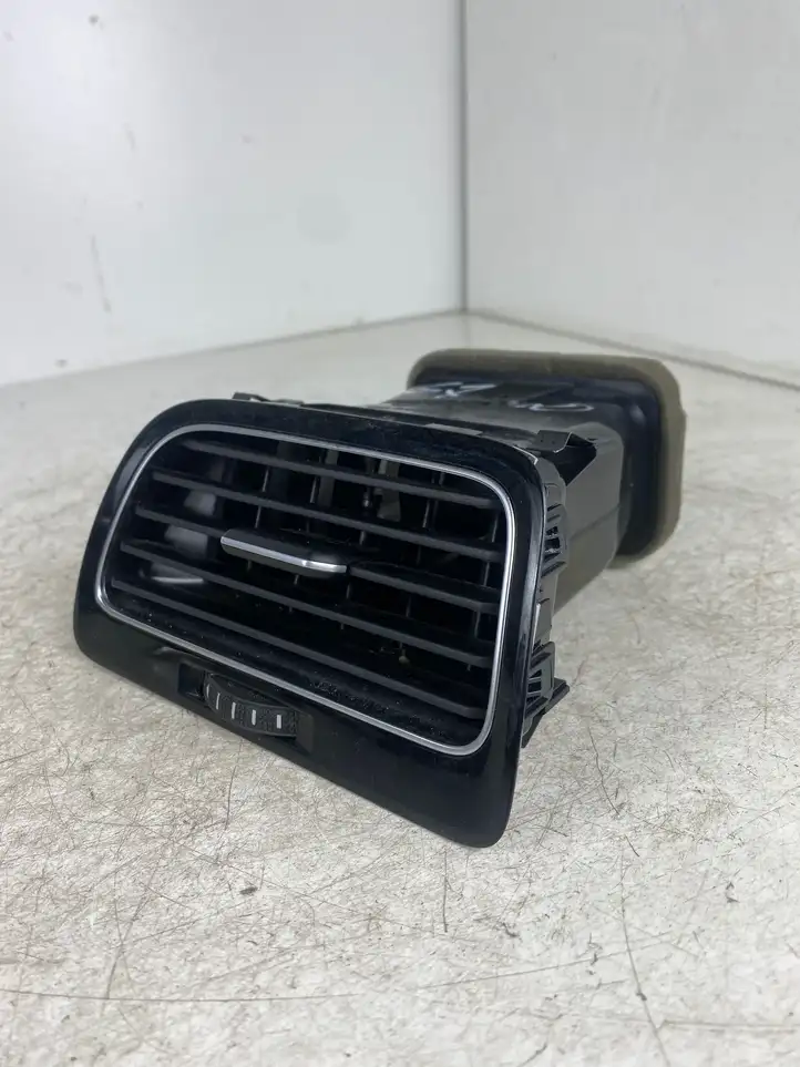 Volkswagen Golf VII (2013 - 2019) 5G1819248B Боковой воздушный дефлектор — фото 3