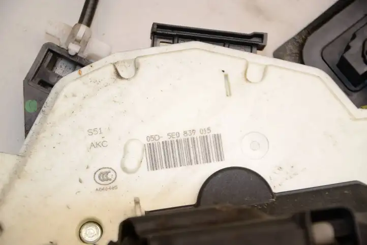 Skoda Octavia Mk3 (5E) (2013 - 2019) 5E0839015 Замок задней двери — фото 5