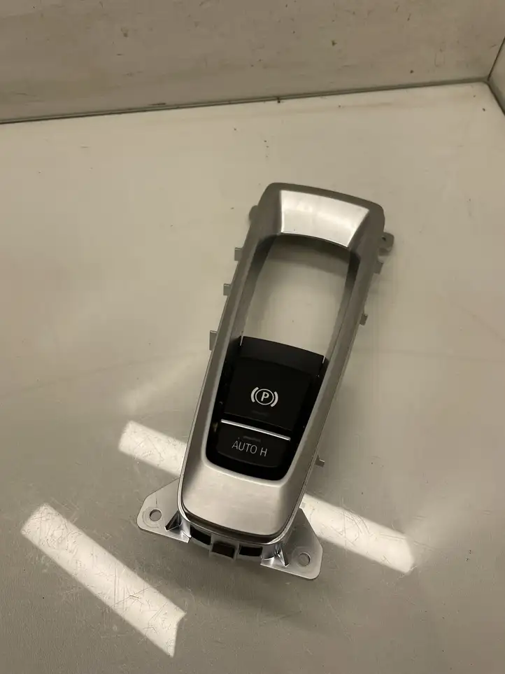 BMW X5 F15 (2013 - 2017) 6822520 Кнопка ручного тормоза — фото 1