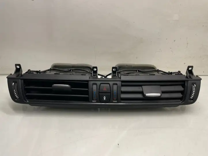 BMW X5 F15 (2013 - 2017) 9252648 Центральный воздушный дефлектор — фото 1