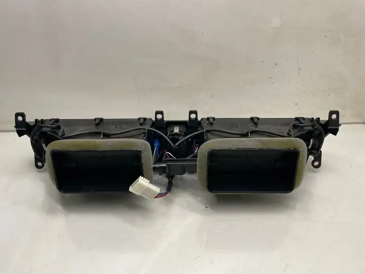 BMW X5 F15 (2013 - 2017) 9252648 Центральный воздушный дефлектор — фото 2