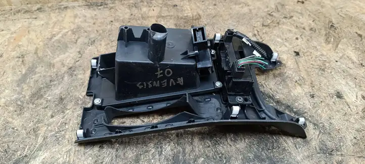 Toyota Avensis T250 (2006 - 2009) 5880505010 Прочие детали салона — фото 1