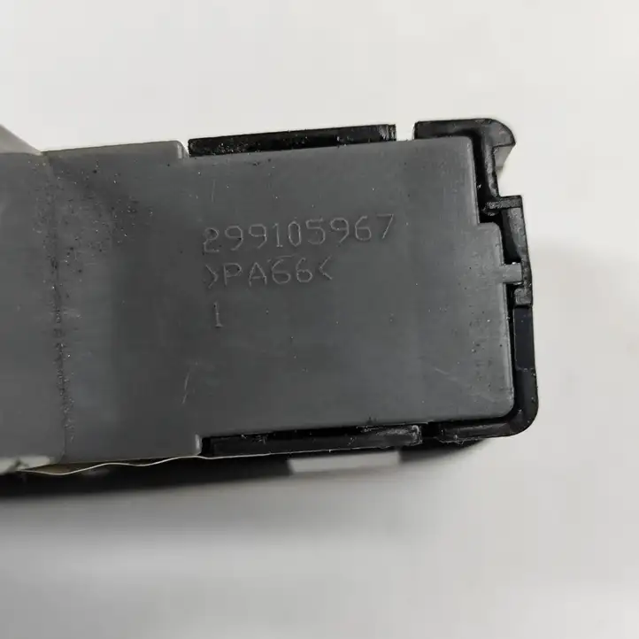 Opel Mokka (2012 - 2016) 299105967 Кнопка фаркопа в багажнике — фото 6