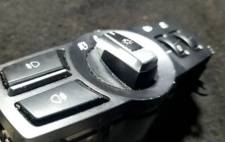 BMW 5 F10 F11 (2009 - 2016) 9192746 Включатель фонарей — фото 2