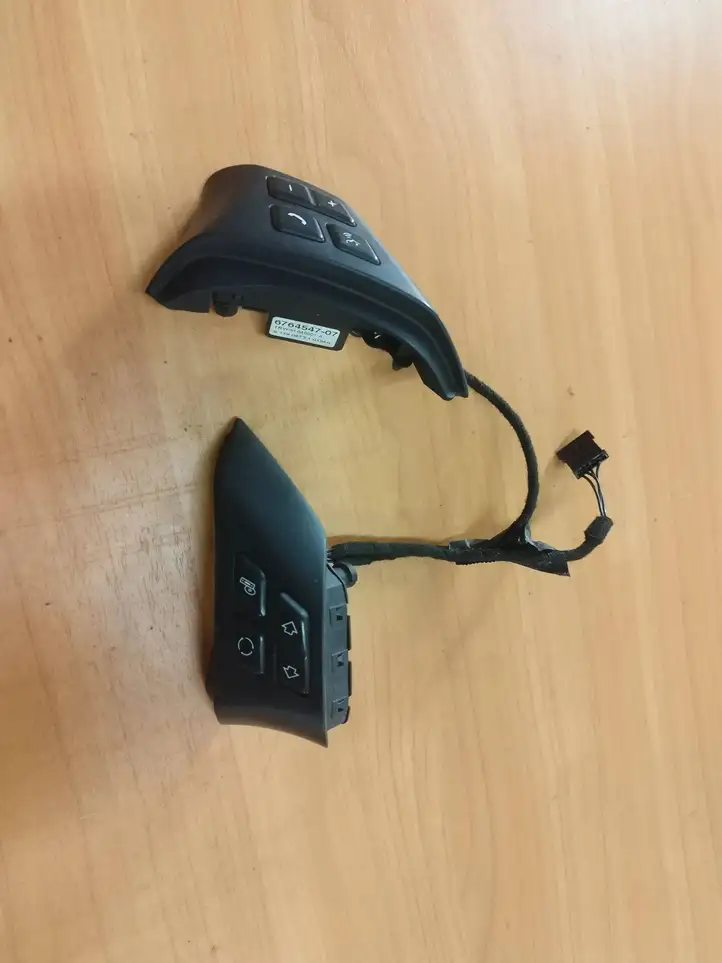 BMW 3 E90 E91 (2005 - 2012) 6764547 Кнопки на рулевом колесе — фото 1