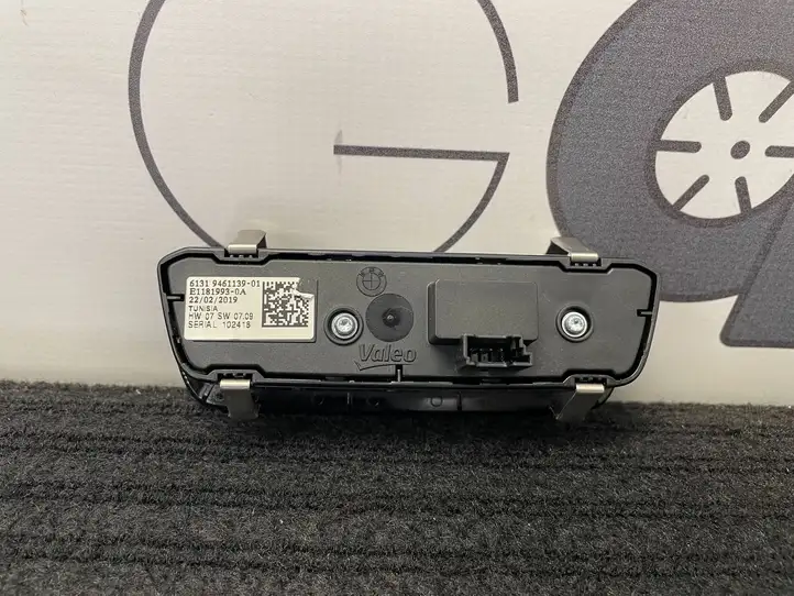 BMW 3 G20 G21 (2019 - ) 9461139 Включатель фонарей — фото 3