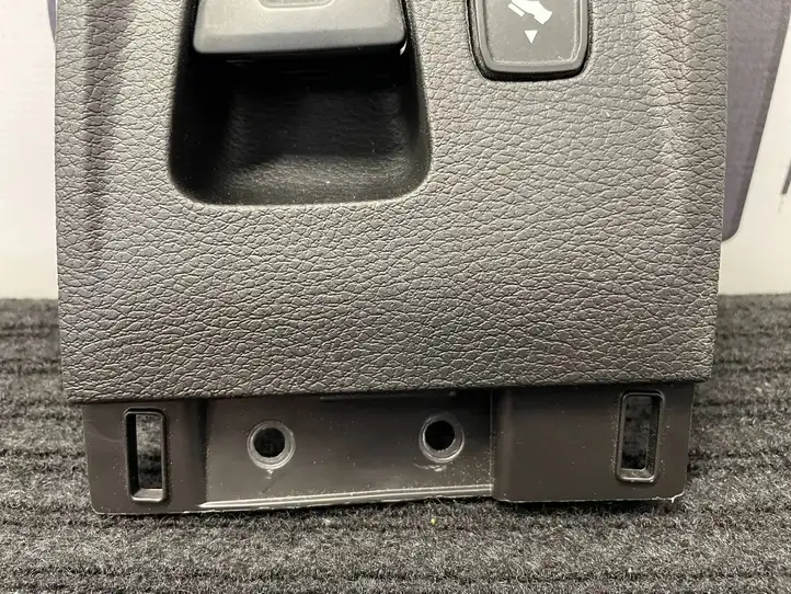 Dodge Ram (2018 - ) 6EM25TX7AC Кнопка ручного тормоза — фото 3