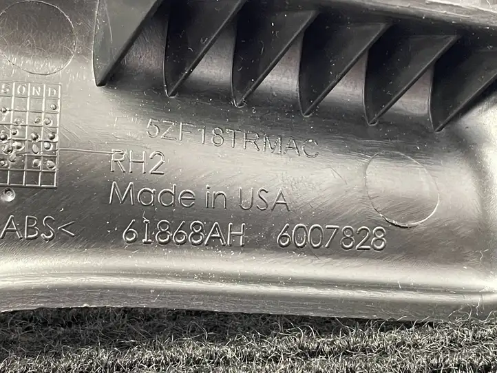 Dodge Ram (2018 - ) 5ZF18TRMAC Прочие детали салона — фото 6