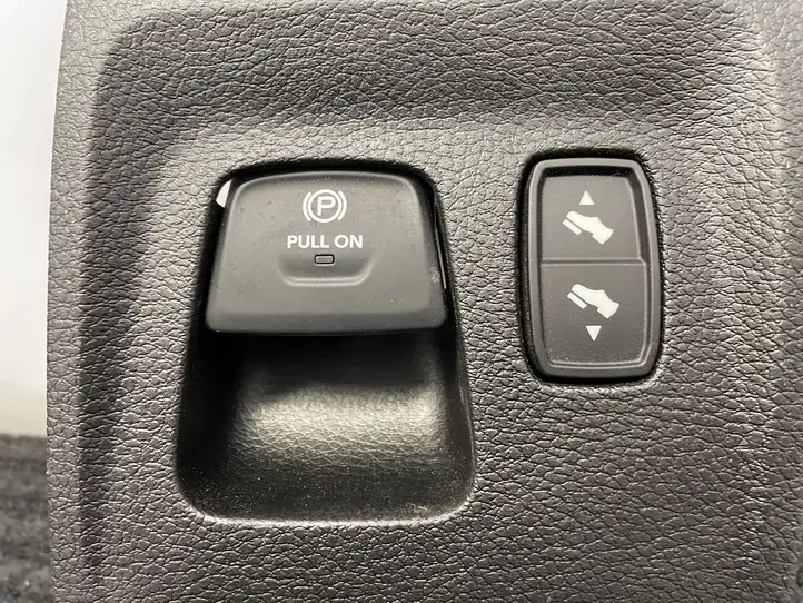 Dodge Ram (2018 - ) 6EM25TX7AC Кнопка ручного тормоза — фото 3