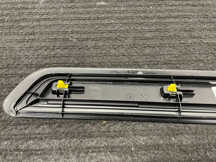 BMW 3 G20 G21 (2019 - ) 51477407377 Внутренняя отделка переднего порога — фото 5