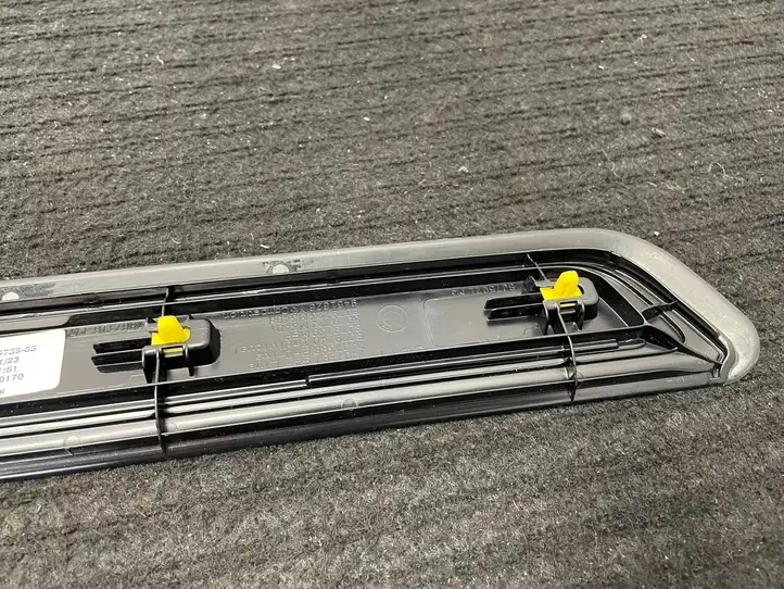 BMW 3 G20 G21 (2019 - ) 51477407377 Внутренняя отделка переднего порога — фото 8