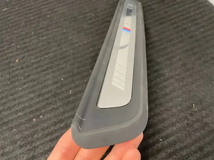 BMW 3 G20 G21 (2019 - ) 51477407377 Внутренняя отделка переднего порога — фото 12